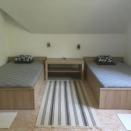 Garda Apartman *